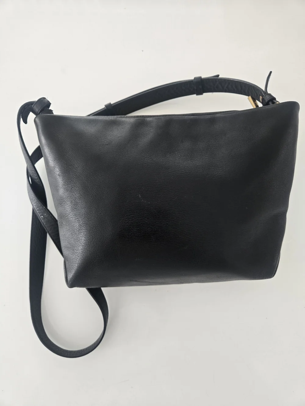 J.Crew Black Cow Leather Crossbody Bag Zip Closure Gold Hardware Lined Pockets
